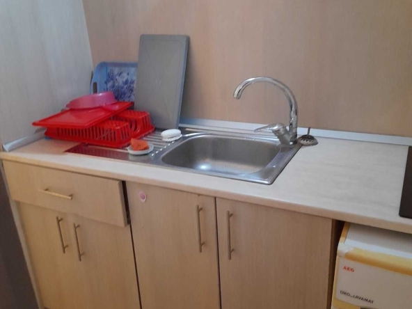 Дава се под наем Едностаен апартамент в Бургас, Център - 30 кв.м за 89.25 € - Снимка #1