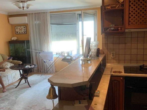 Дава се под наем Тристаен апартамент в Бургас, Възраждане - 100 кв.м за 255 € - Снимка #1