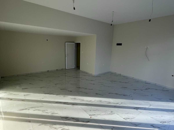 Дава се под наем Магазин в Пловдив, Тракия - 50 кв.м за 663 € - Снимка #1