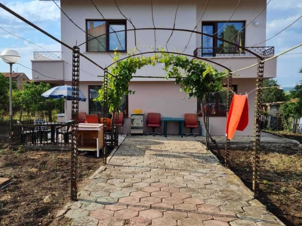 Къща в с. Тънково, Област Бургас - 200 кв.м за 950 €/кв.м - Снимка #1