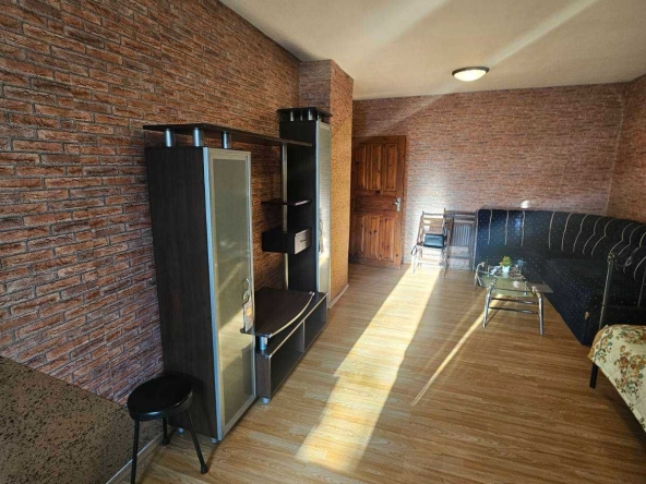 Дава се под наем Двустаен апартамент в Бургас, Славейков - 60 кв.м за 204 € - Снимка #1