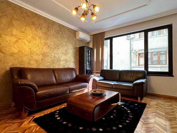 Дава се под наем Тристаен апартамент в Бургас, Център - 100 кв.м за 900 € - Снимка #1