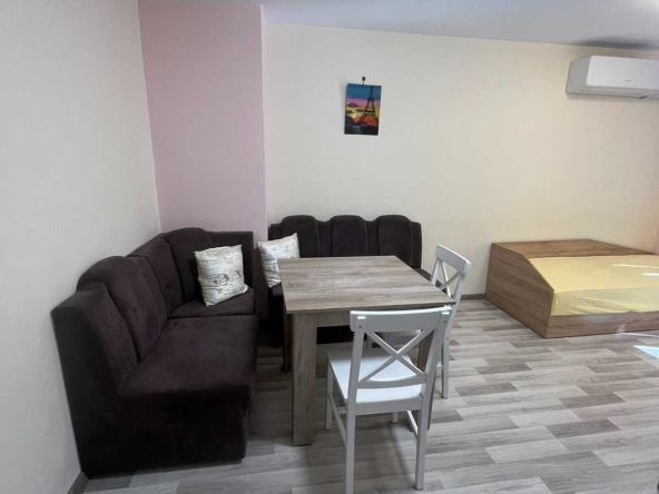 Дава се под наем Едностаен апартамент в Бургас, Меден рудник - зона А - 35 кв.м за 300 € - Снимка #1