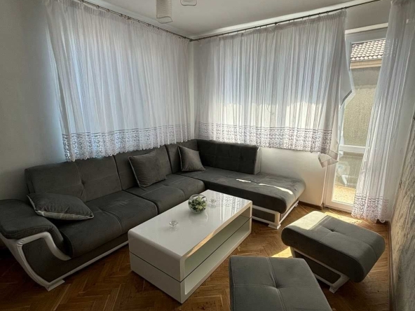 Дава се под наем Двустаен апартамент в Бургас, Славейков - 75 кв.м за 325 € - Снимка #1