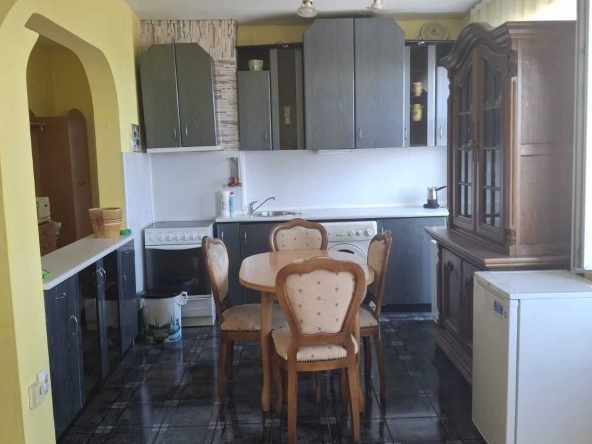 Дава се под наем Двустаен апартамент в Добрич, Център - 60 кв.м за 357 € - Снимка #1