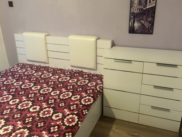 Дава се под наем Тристаен апартамент в Варна, Колхозен пазар - 110 кв.м за 612 € - Снимка #1