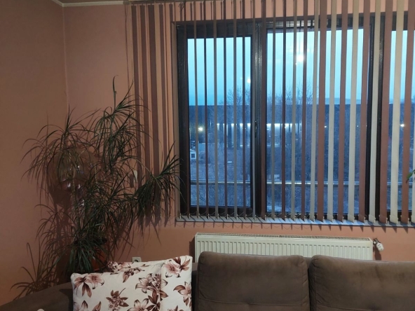 Дава се под наем Двустаен апартамент в Перник, Изток - 67 кв.м за 306 € - Снимка #1