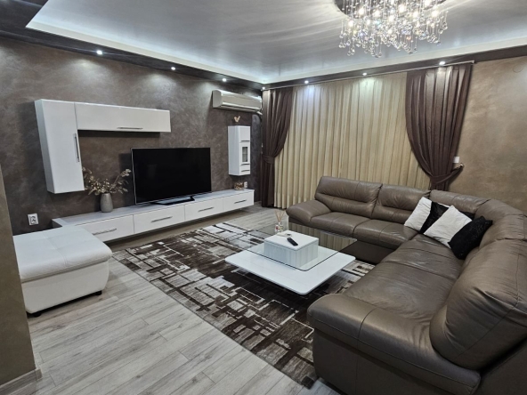 Дава се под наем Тристаен апартамент в Пловдив, Младежки Хълм - 115 кв.м за 800 € - Снимка #1