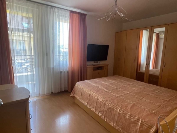 Дава се под наем Тристаен апартамент в София, Борово - 140 кв.м за 1000 € - Снимка #1