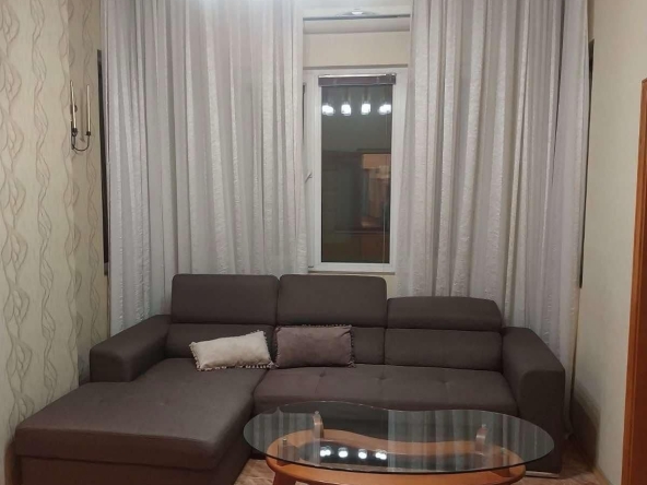 Дава се под наем Двустаен апартамент в Пловдив, Център - 80 кв.м за 408 € - Снимка #1