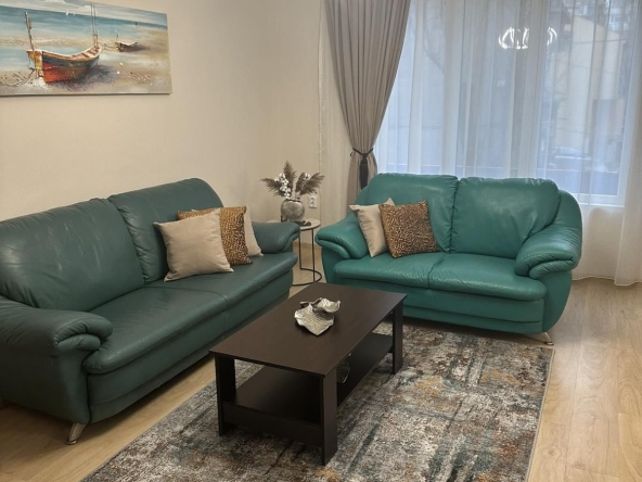 Дава се под наем Тристаен апартамент в Бургас, Възраждане - 110 кв.м за 663 € - Снимка #1