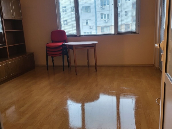 Дава се под наем Двустаен апартамент в Силистра, Изток - 70 кв.м за 204 € - Снимка #1