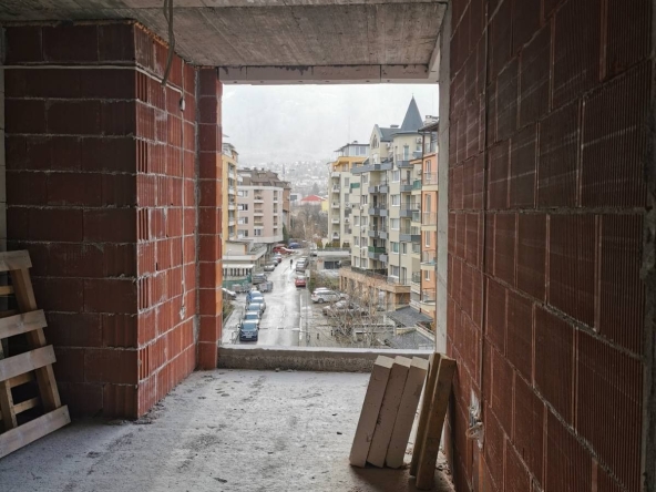 Тристаен апартамент в София, Гоце Делчев - 109 кв.м за 2565 €/кв.м - Снимка #1