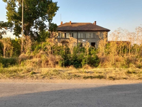 Промишлена сграда в Тутракан - 29263 кв.м за 27 €/кв.м - Снимка #1