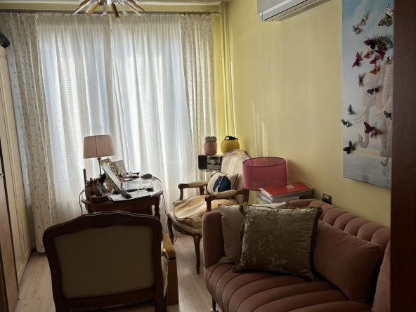 Тристаен апартамент в София, Оборище - 60 кв.м за 5000 €/кв.м - Снимка #1