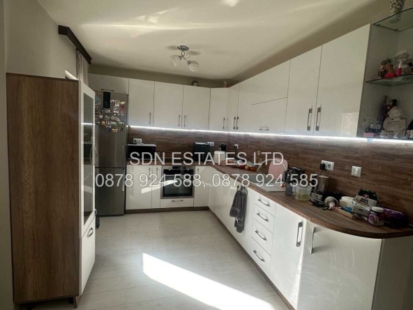 Тристаен апартамент в Казанлък - 100 кв.м за 1454 €/кв.м - Снимка #1