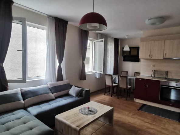 Дава се под наем Двустаен апартамент в Пловдив, Център - 50 кв.м за 433.5 € - Снимка #1