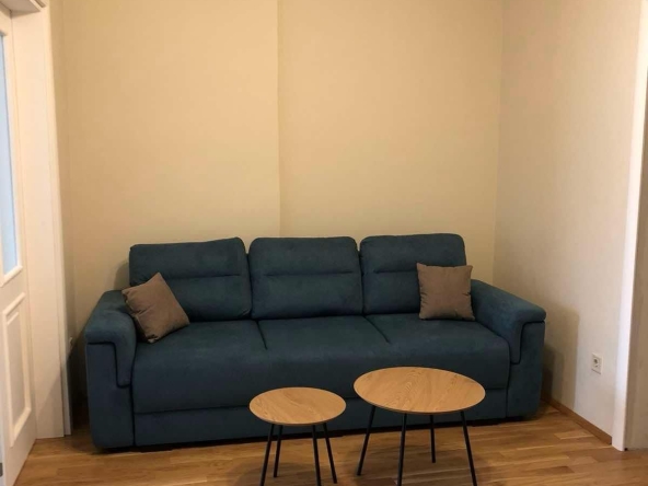 Дава се под наем Тристаен апартамент в София, Център - 85 кв.м за 800 € - Снимка #1