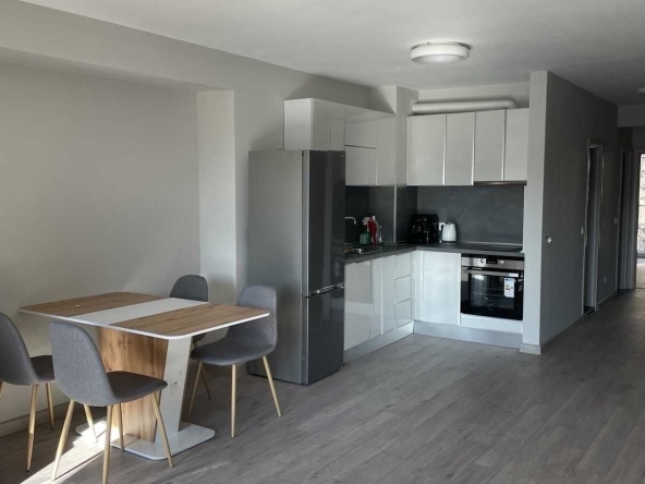 Дава се под наем Тристаен апартамент в София, Оборище - 83 кв.м за 750 € - Снимка #1