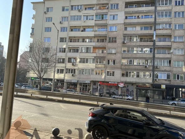 Дава се под наем Магазин в София, Център - 50 кв.м за 612 € - Снимка #1