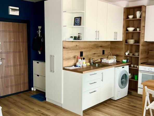 Дава се под наем Едностаен апартамент в Бургас, Център - 38 кв.м за 350 € - Снимка #1