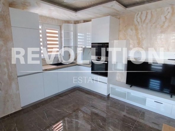 Дава се под наем Двустаен апартамент в Пловдив, Остромила - 58 кв.м за 430 € - Снимка #1