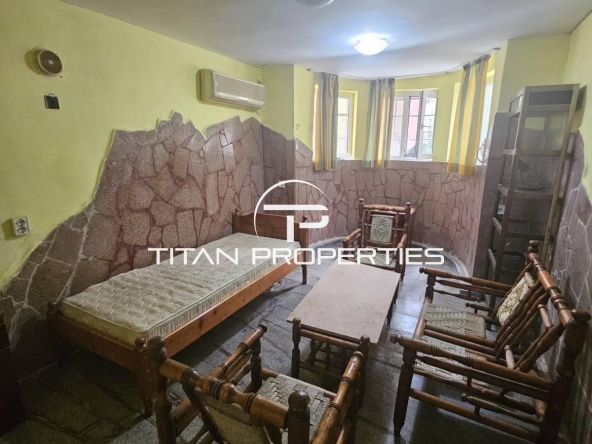 Дава се под наем Тристаен апартамент в Бургас, Център - 83 кв.м за 255 € - Снимка #1