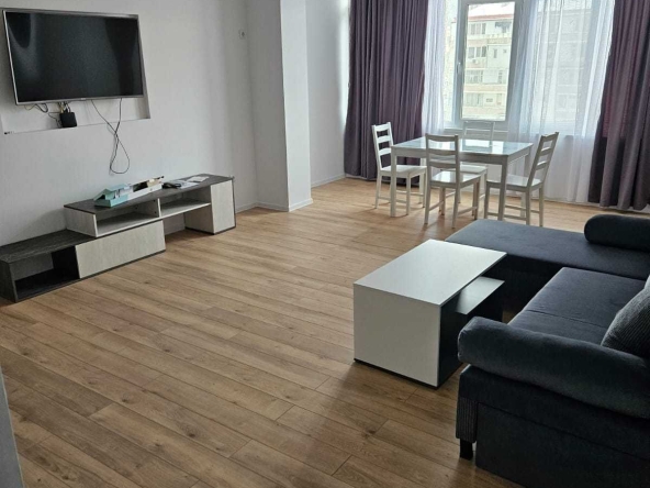 Дава се под наем Тристаен апартамент в Разград, Център - 73 кв.м за 663 € - Снимка #1