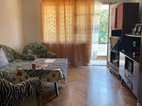 Дава се под наем Тристаен апартамент в с. Гара Елин Пелин, Област София-област - 87 кв.м за 110000 € - Снимка #1