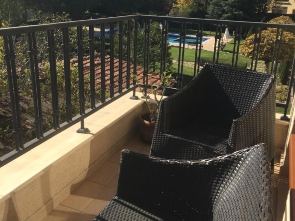 Дава се под наем Едностаен апартамент в Варна, м-т Траката - 35 кв.м за 255 € - Снимка #1