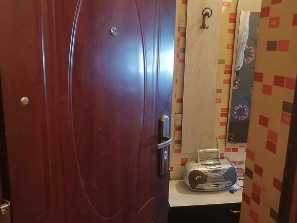 Дава се под наем Едностаен апартамент в Враца, Квартал 103 - 14 кв.м за 127.5 € - Снимка #1