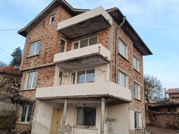 Къща в с. Средногорово, Област Стара Загора - 250 кв.м за 640 €/кв.м - Снимка #1