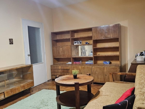 Дава се под наем Двустаен апартамент в Пловдив, Център - 60 кв.м за 408 € - Снимка #1