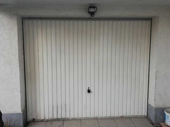 Дава се под наем Гараж / Паркомясто в Пазарджик, Идеален център - 16 кв.м за 51 € - Снимка #1