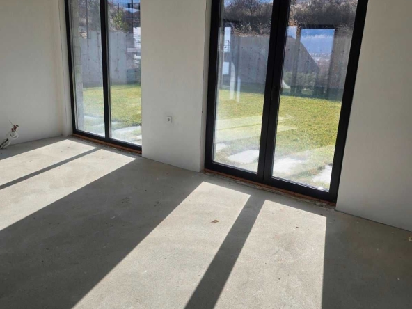 Къща в с. Марково, Област Пловдив - 272 кв.м за 1030 €/кв.м - Снимка #1