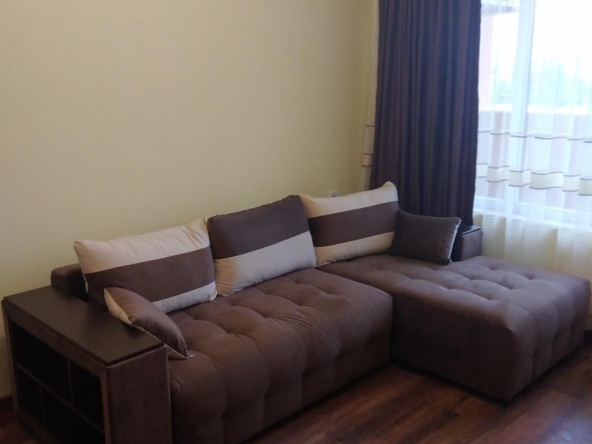 Дава се под наем Тристаен апартамент в Пловдив, Тракия - 100 кв.м за 600 € - Снимка #1