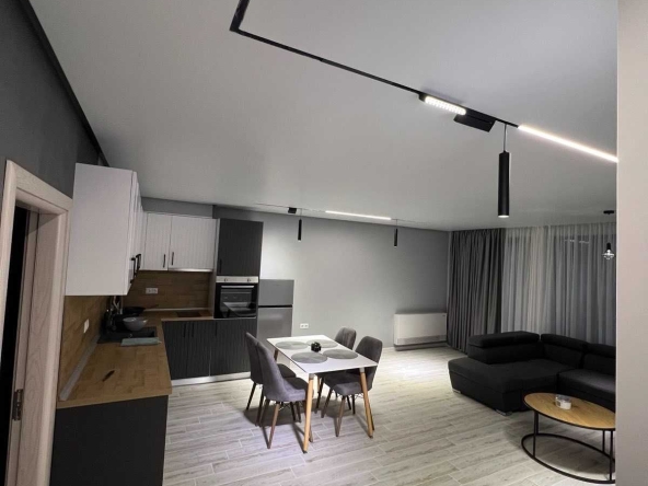 Дава се под наем Двустаен апартамент в Асеновград - 70 кв.м за 408 € - Снимка #1