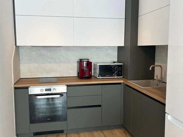 Дава се под наем Двустаен апартамент в Пловдив, Остромила - 70 кв.м за 500 € - Снимка #1