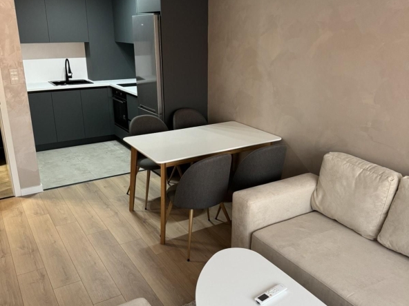 Дава се под наем Двустаен апартамент в Пловдив, Остромила - 60 кв.м за 475 € - Снимка #1