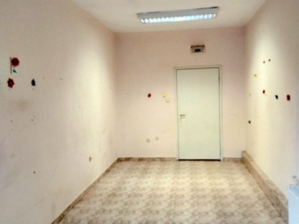 Магазин в Бургас, Славейков - 31 кв.м за 1388 €/кв.м - Снимка #1