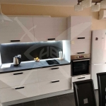 Дава се под наем Тристаен апартамент в к.к. Св.Св. Константин и Елена - 105 кв.м за 1000 € - Снимка #1