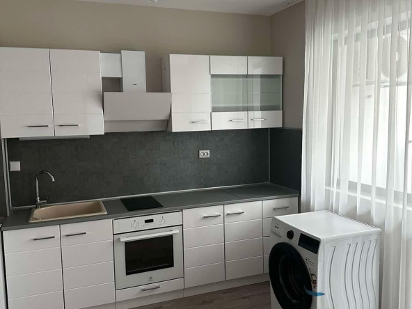 Дава се под наем Тристаен апартамент в Пловдив, Тракия - 85 кв.м за 600 € - Снимка #1