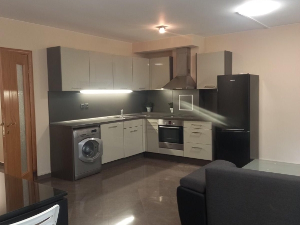 Дава се под наем Тристаен апартамент в София, Витоша - 102 кв.м за 750 € - Снимка #1