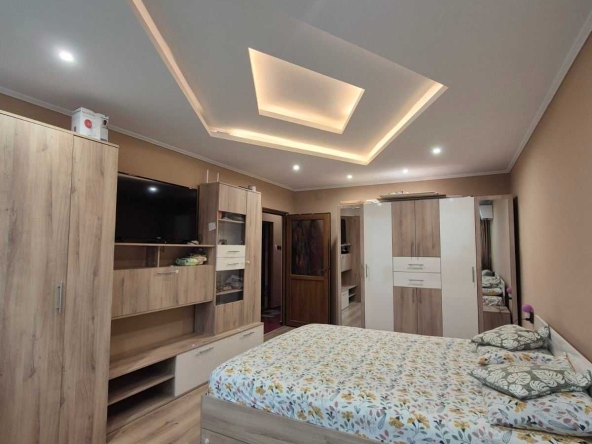 Двустаен апартамент в Разград, Център - 78 кв.м за 1896 €/кв.м - Снимка #1