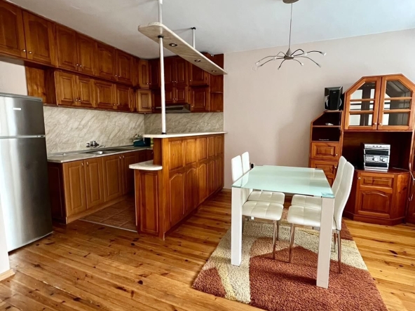 Дава се под наем Тристаен апартамент в Пловдив, Център - 85 кв.м за 561 € - Снимка #1