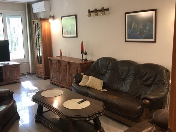 Дава се под наем Тристаен апартамент в Пловдив, Център - 100 кв.м за 612 € - Снимка #1