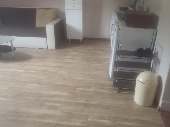 Дава се под наем Едностаен апартамент в Враца, Център - 30 кв.м за 127.5 € - Снимка #1