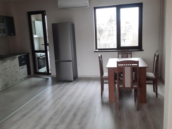 Дава се под наем Тристаен апартамент в Пловдив, Тракия - 92 кв.м за 550 € - Снимка #1