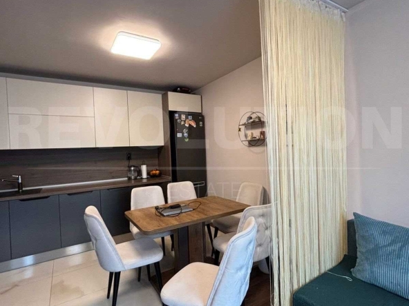 Тристаен апартамент в Варна, Център - 99 кв.м за 1920 €/кв.м - Снимка #1