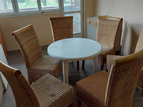 Дава се под наем Тристаен апартамент в Шумен, Център - 68 кв.м за 204 € - Снимка #1